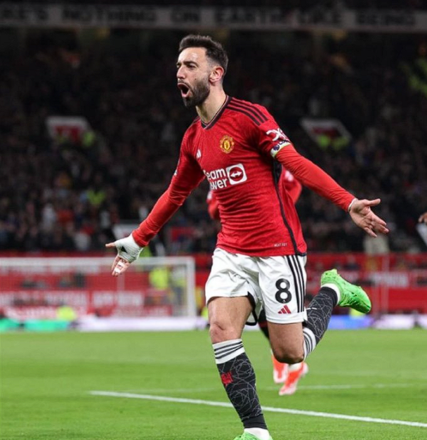 曼联队长B费未来存变数，高薪续约成留队关键