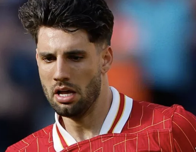 英超利物浦与曼城之战：争议判罚背后的裁判考量