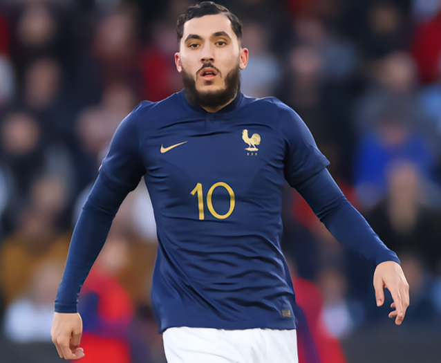 英超利物浦与曼城之战：争议判罚背后的裁判考量