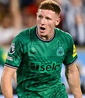 曼城曼联竞逐诺丁汉森林中场埃利奥特·安德森